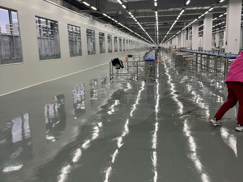 鹿邑食品/制造企业工厂长通道地面清洗,洗地机/人工协同作业,工厂日常保洁。