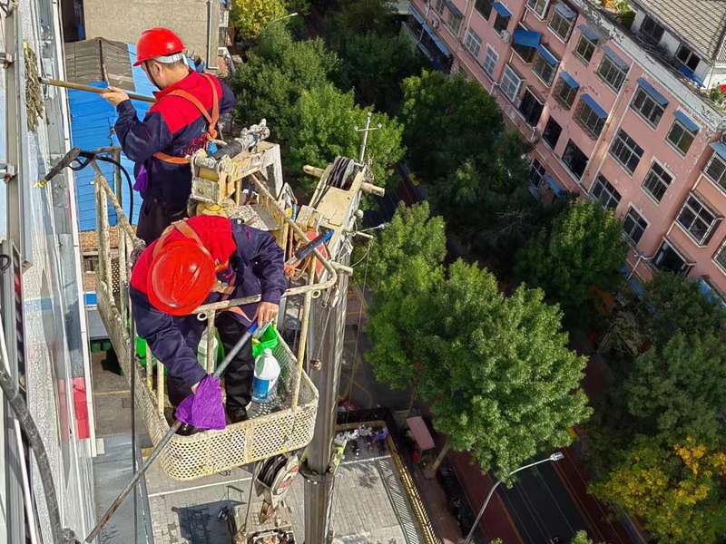 鹿邑老旧小区/沿街居民楼外墙高空清洗,吊篮作业,城市更新立面保洁。