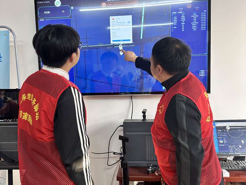 鹿邑智慧养老平台大屏实时监控与调度界面,养老信息化管理+智能调度。
