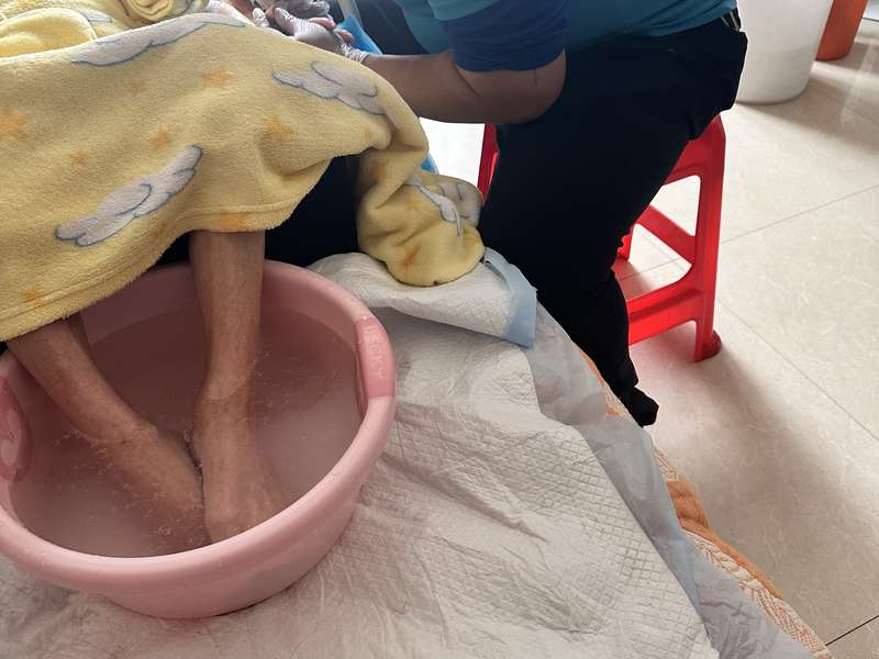 鹿邑上门助医服务,护理员陪同老人就医、代取药、协助康复理疗。